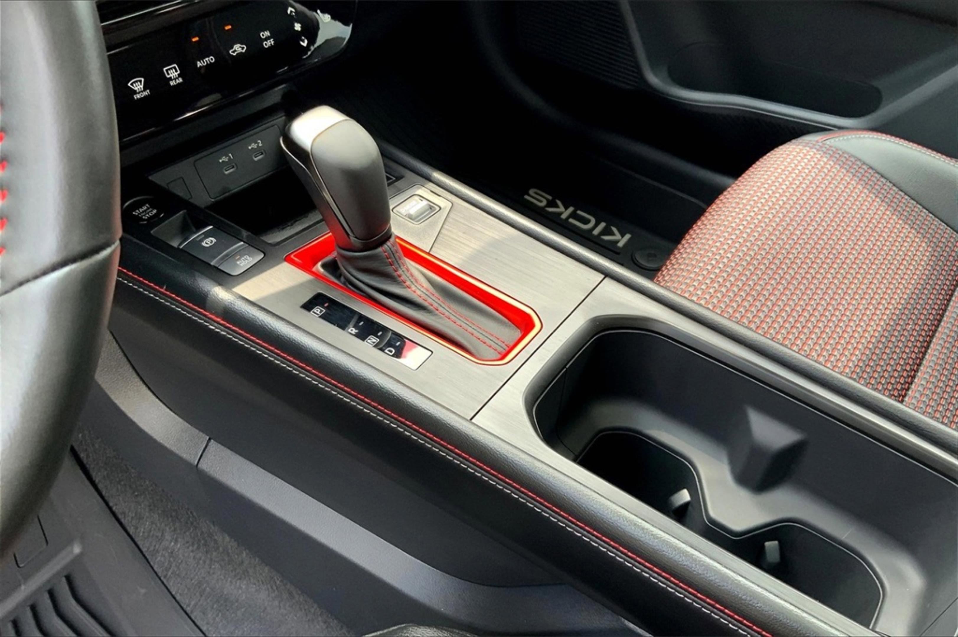 2025 Nissan Kicks SR photo 7