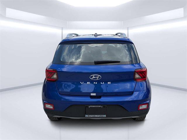 2025 Hyundai Venue SEL photo 4
