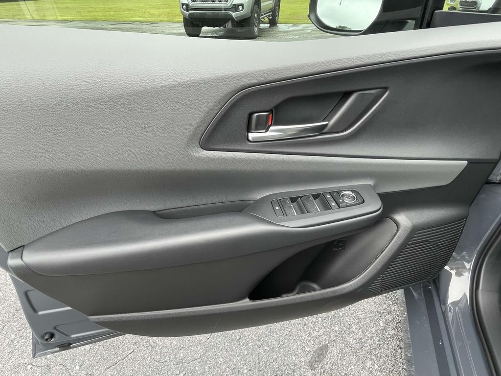 2025 Toyota Prius XLE photo 12
