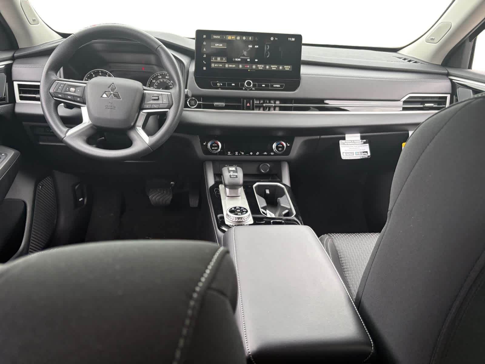2025 Mitsubishi Outlander ES photo 3