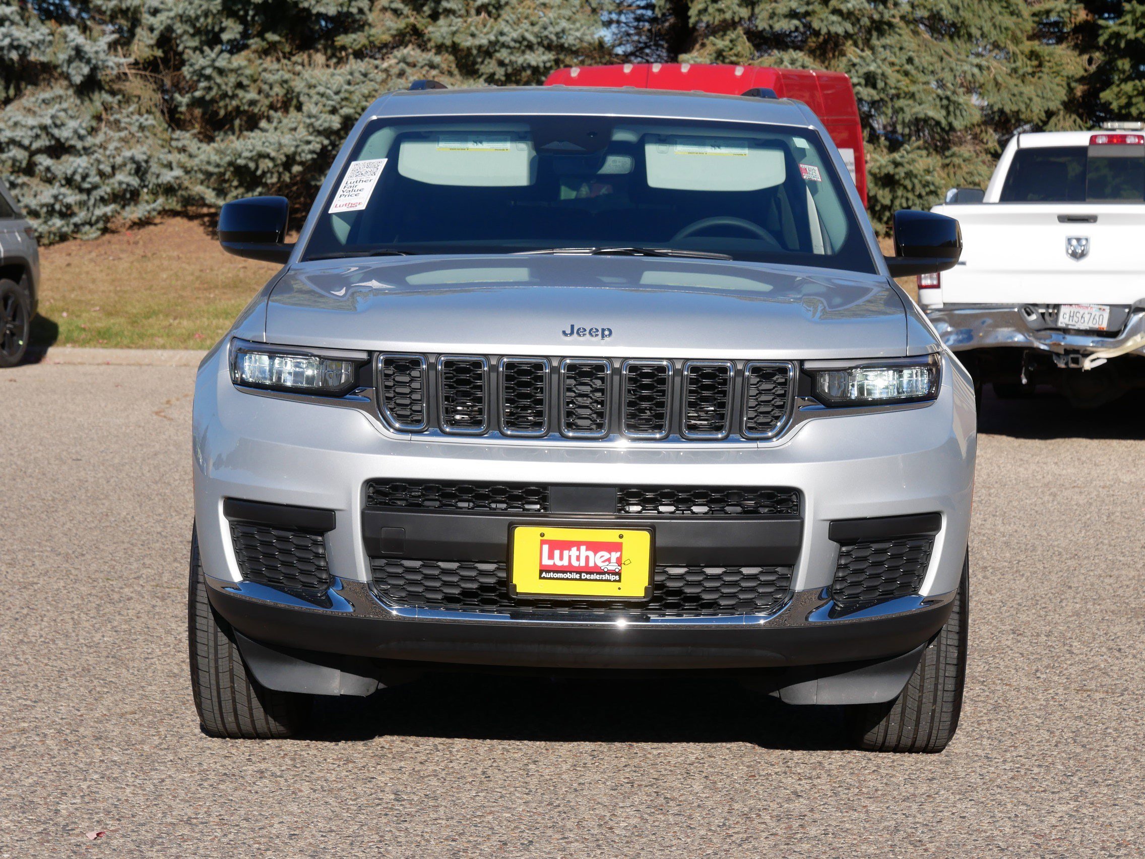 2023 Jeep Grand Cherokee Laredo photo 2