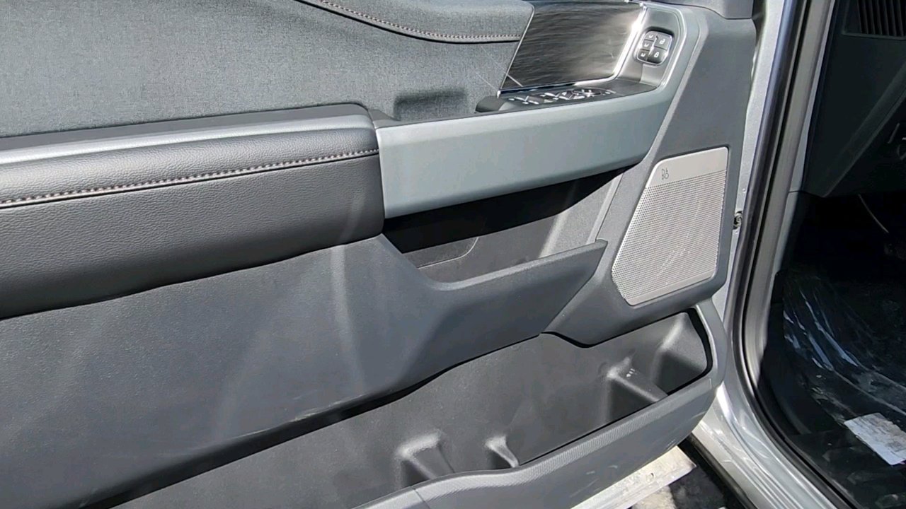 2025 Ford F-150 Lariat photo 18