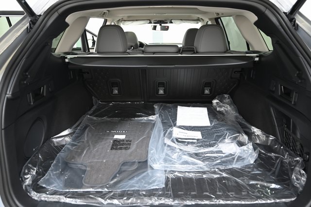 2025 Subaru Outback Limited photo 11