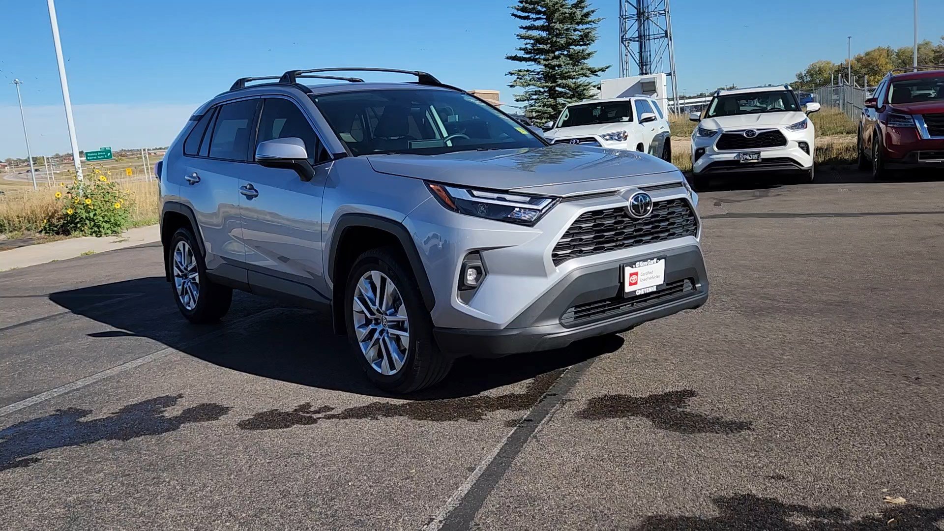 2023 Toyota RAV4 XLE Premium photo 4
