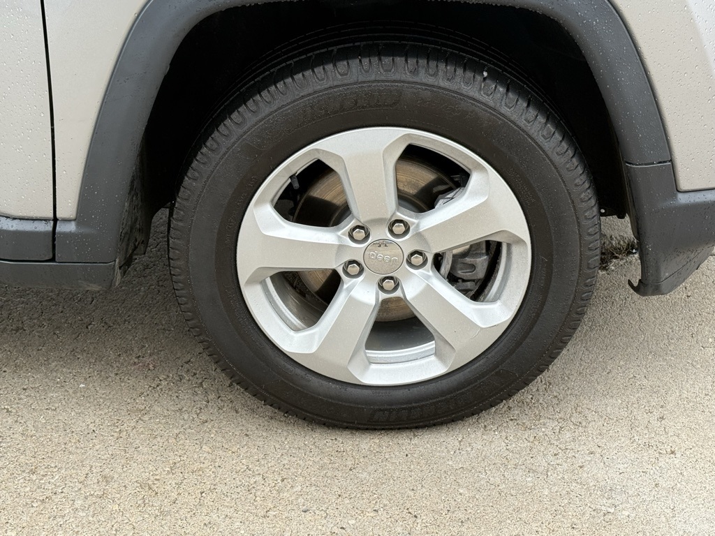 2019 Jeep Compass Latitude photo 3