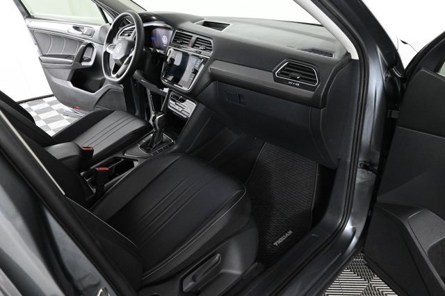 2023 Volkswagen Tiguan SE photo 8