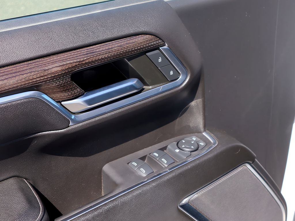 2023 Chevrolet Silverado 1500 LT photo 9