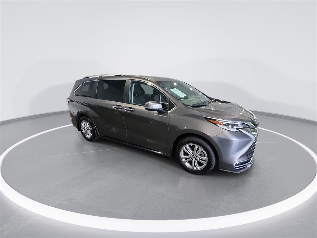 2023 Toyota Sienna Platinum photo 2
