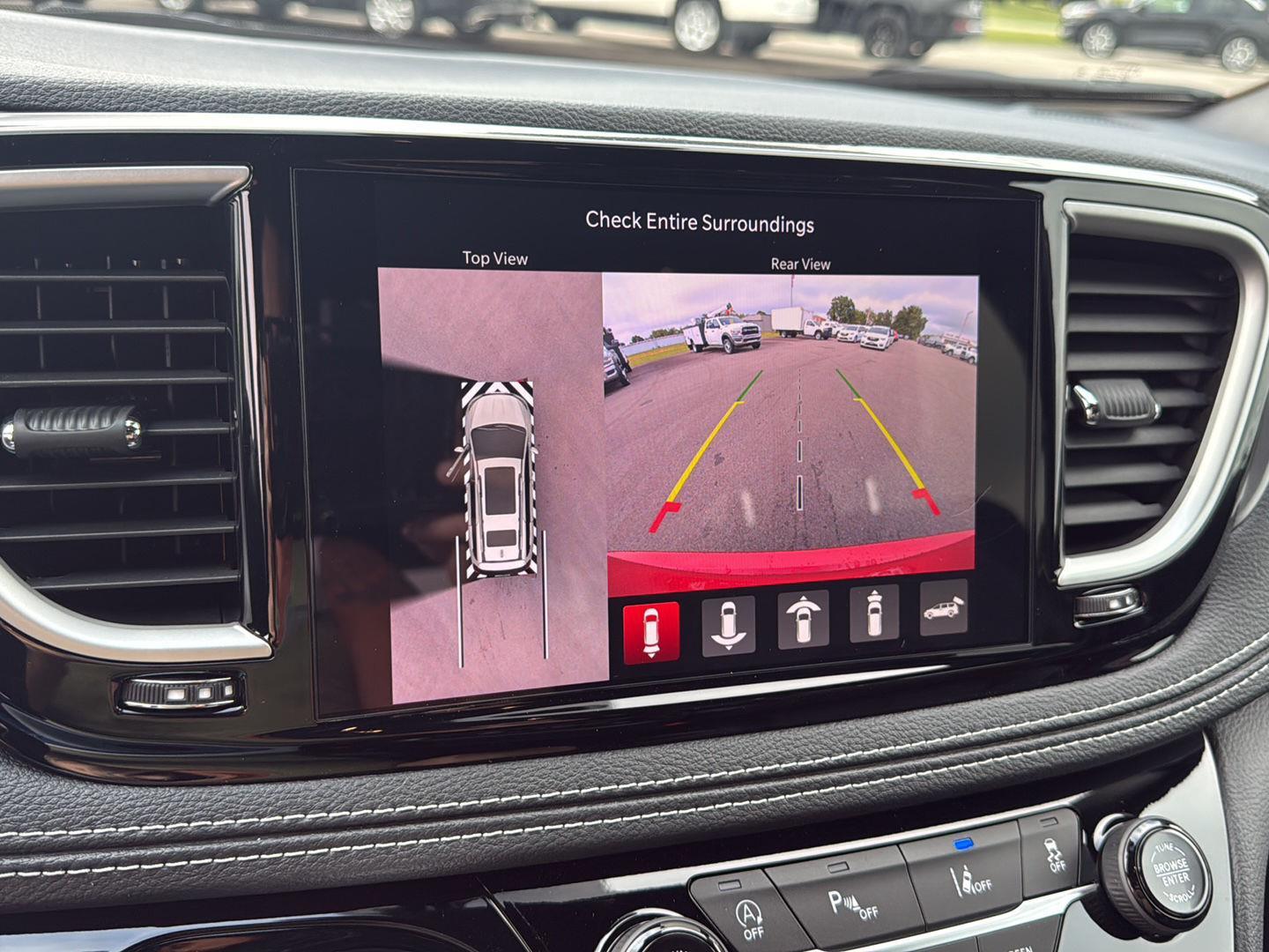 2026 Chrysler Pacifica photo 7