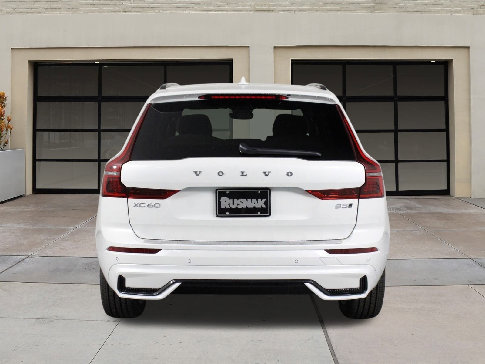 2026 Volvo XC60 B5 Plus photo 4