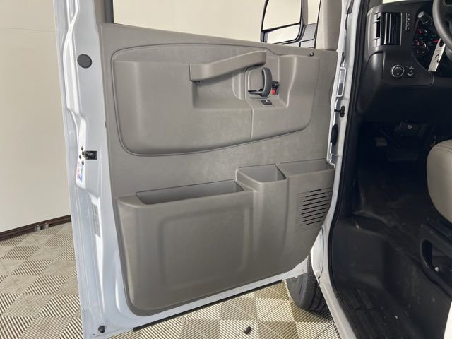 2025 Chevrolet Express Cargo 2500 photo 11