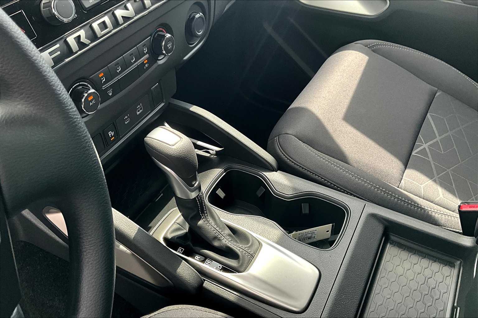 2025 Nissan Frontier SV photo 11