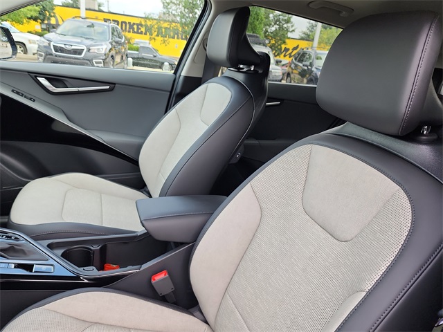 2025 Kia Niro SX Touring photo 12