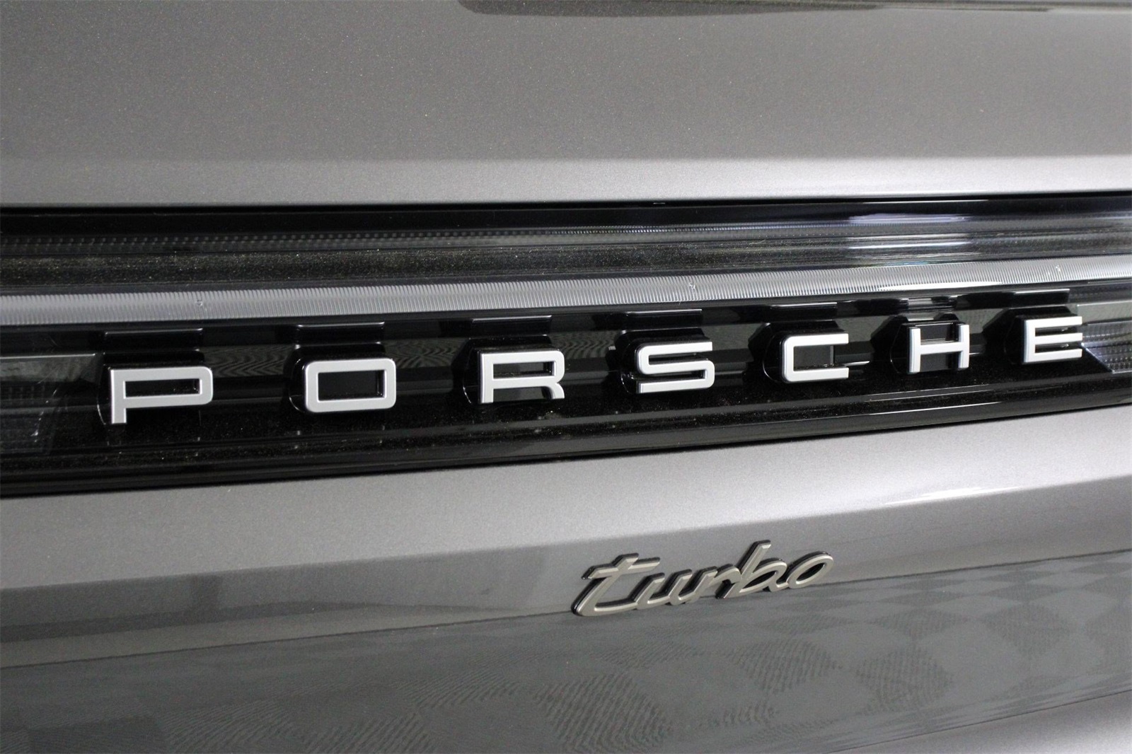 2025 Porsche Cayenne E-Hybrid Turbo photo 19