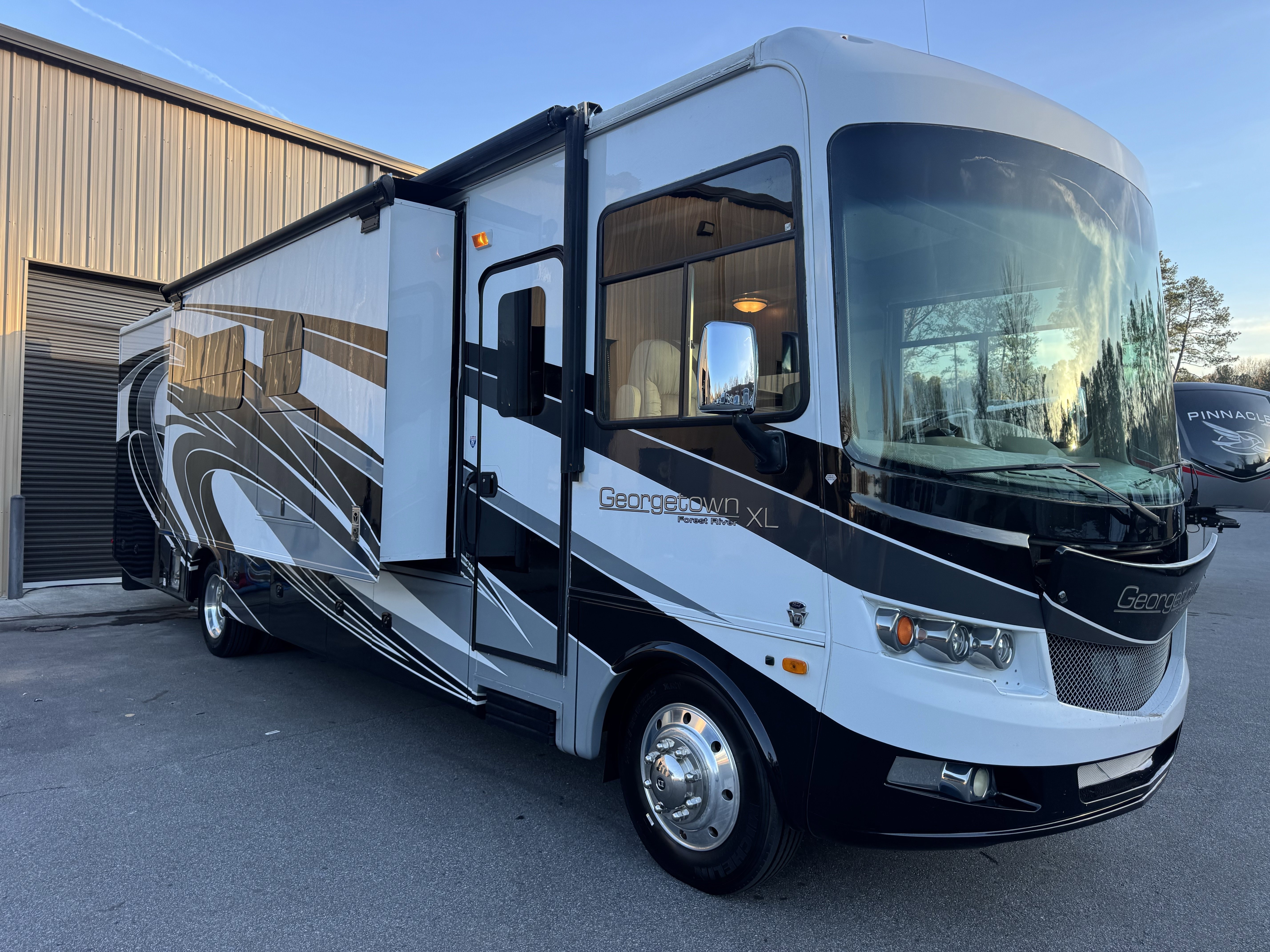 2015 Ford F-53's photo