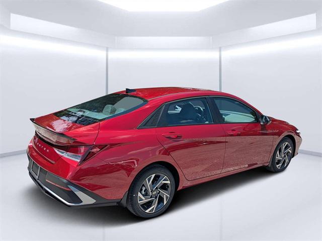 2025 Hyundai Elantra SEL Sport photo 3
