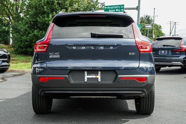 2026 Volvo XC40 AWD photo 5
