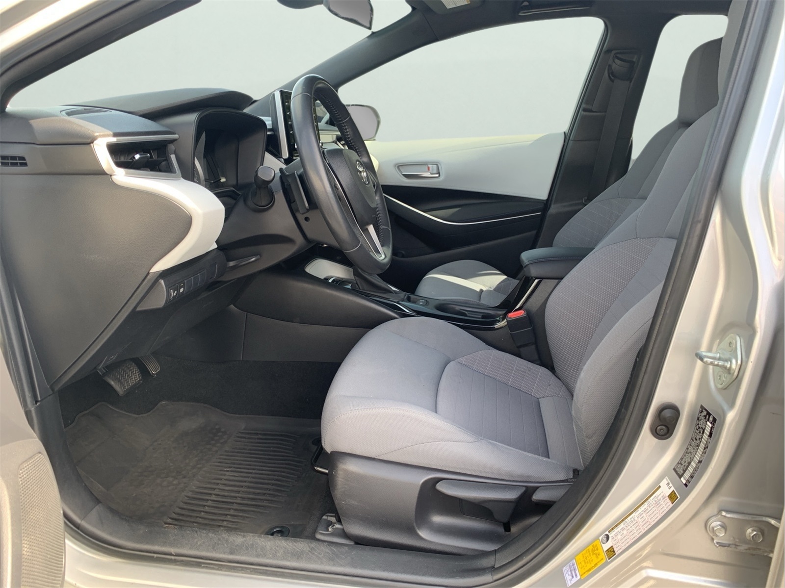 2020 Toyota Corolla SE photo 14