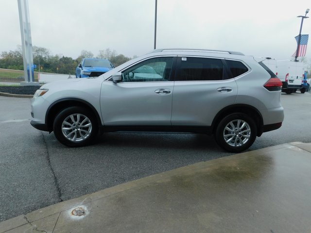 2017 Nissan Rogue SV photo 4