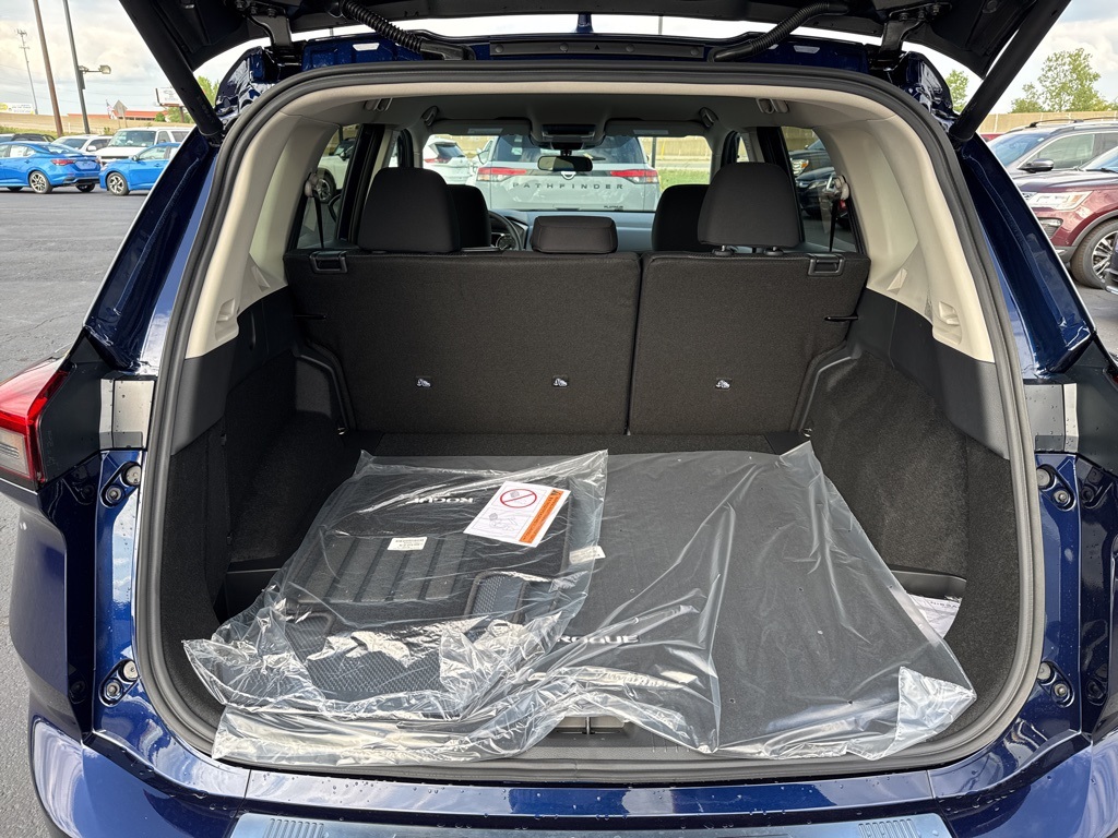 2026 Nissan Rogue SV photo 4