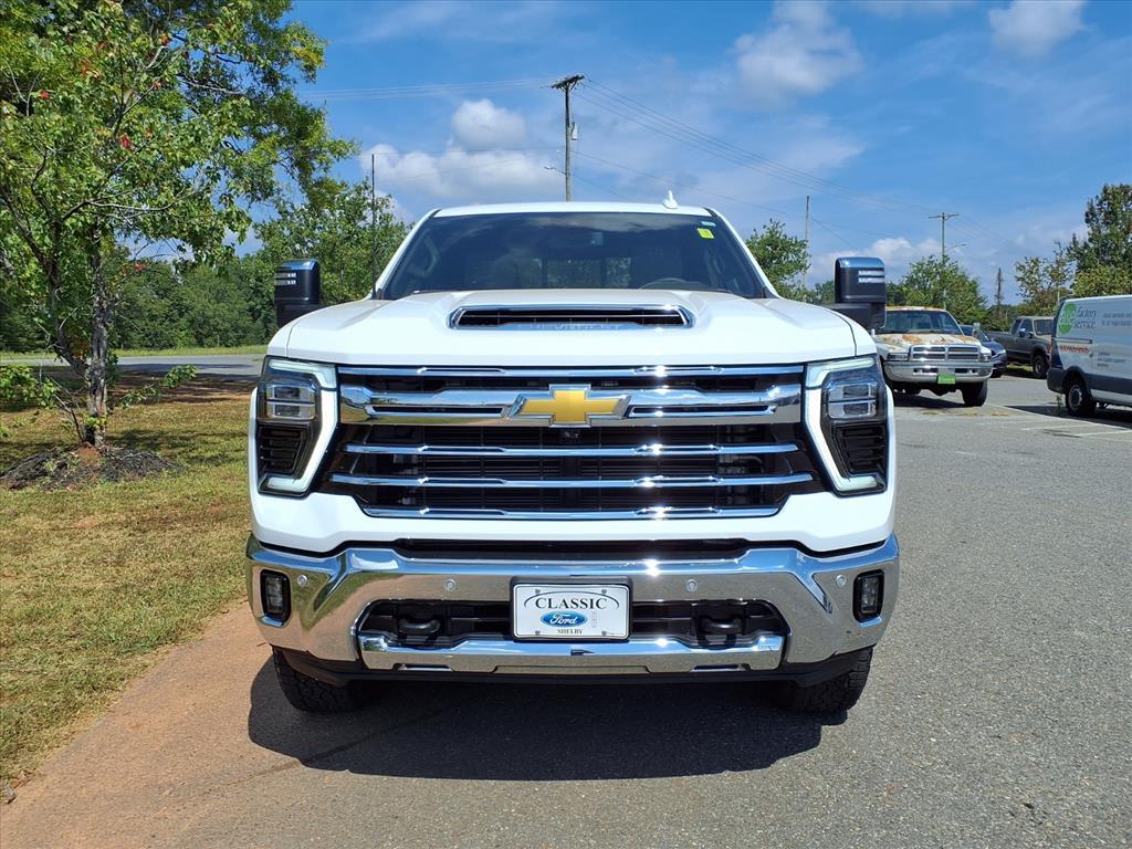 2025 Chevrolet Silverado 2500HD LTZ photo 2