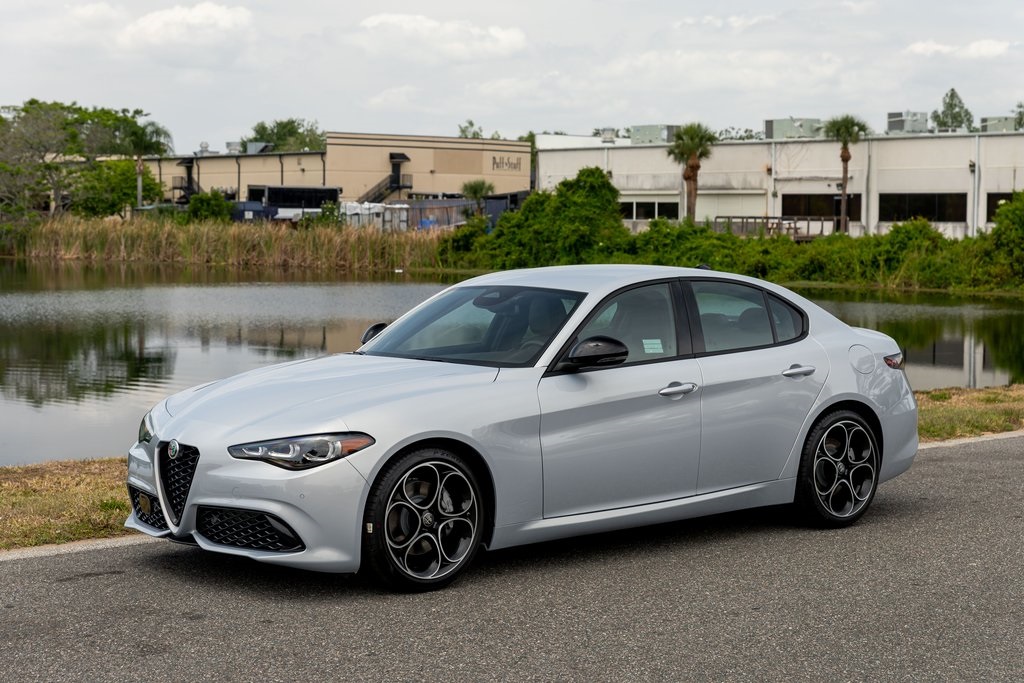2025 Alfa Romeo Giulia Base photo 6