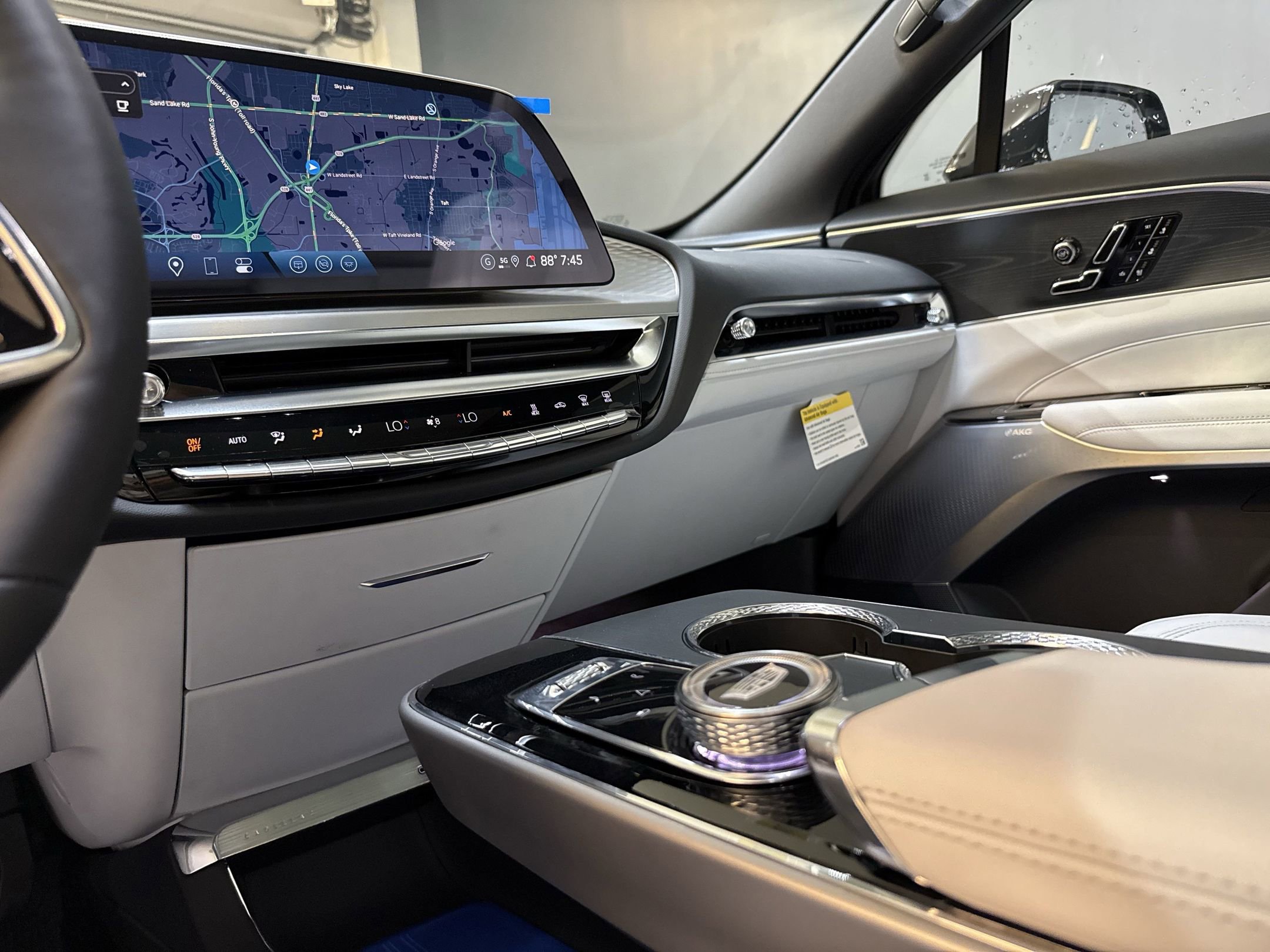 2025 Cadillac Lyriq Sport photo 27
