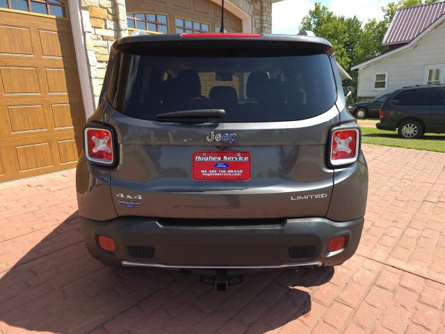 2016 Jeep Renegade Limited photo 4