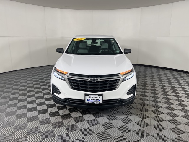 2023 Chevrolet Equinox LS photo 2