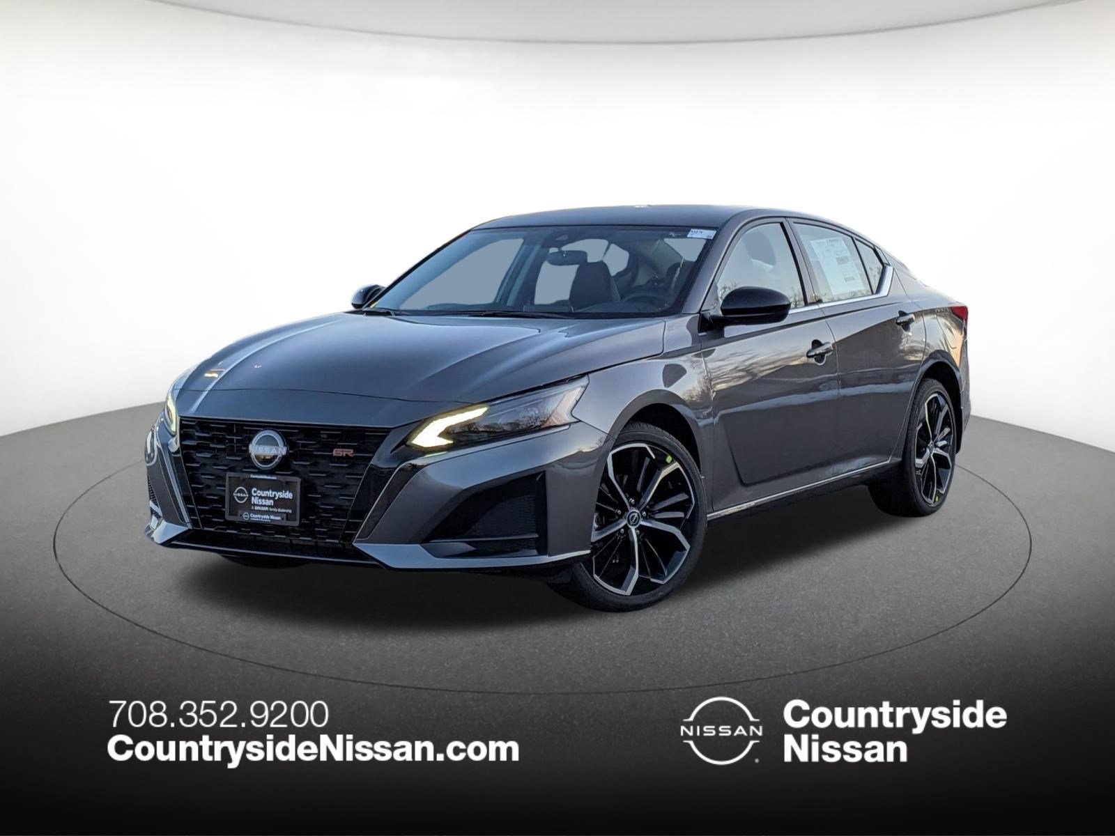 2025 Nissan Altima SR's photo