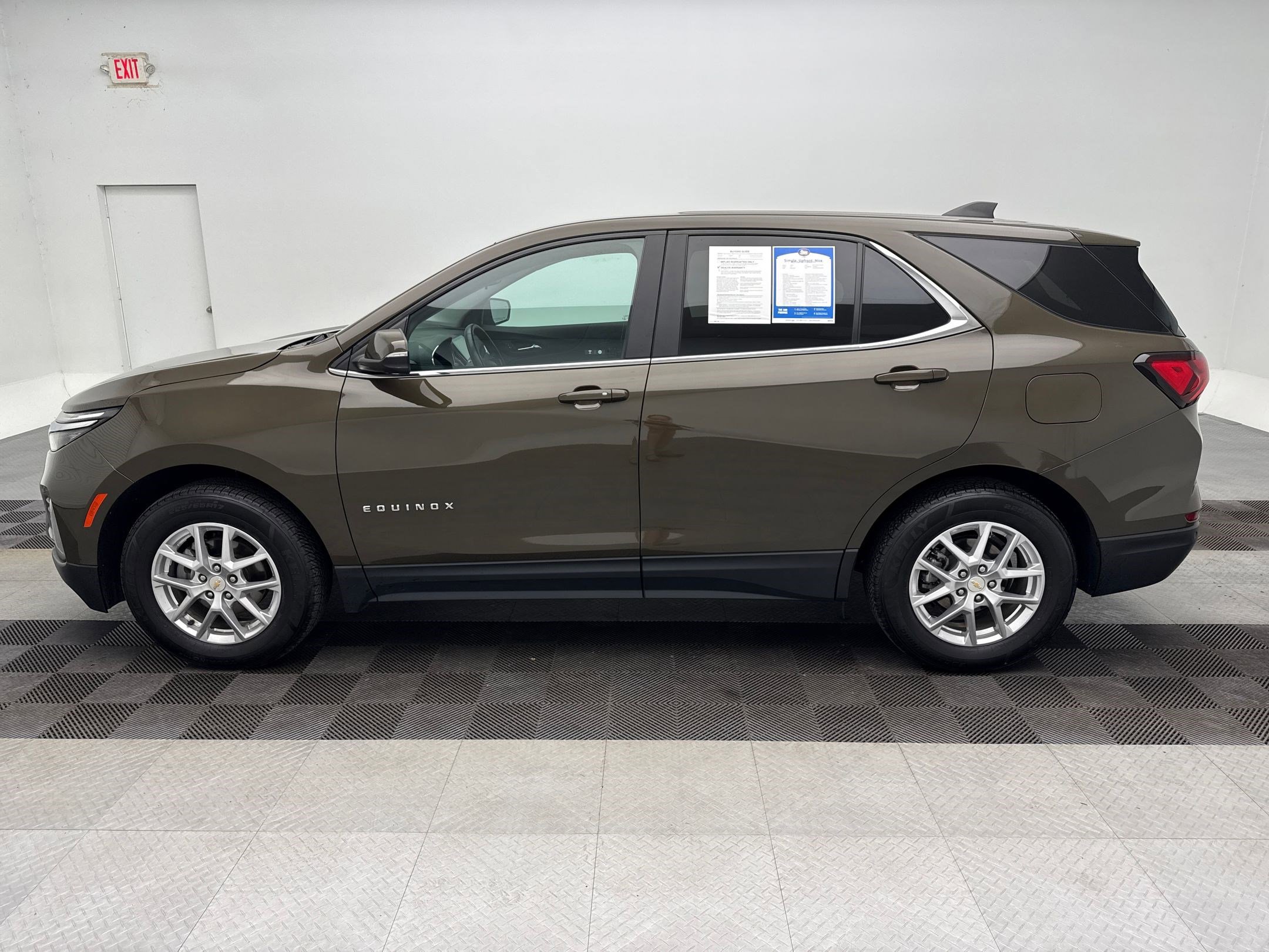 2023 Chevrolet Equinox photo 2