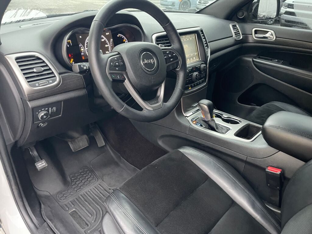 2017 Jeep Grand Cherokee Altitude photo 9