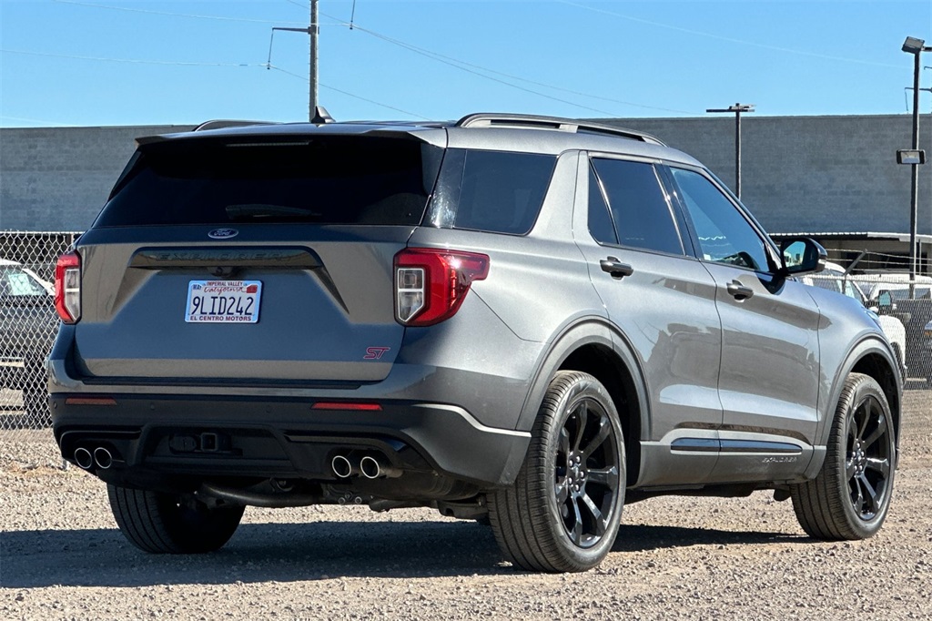 2023 Ford Explorer ST photo 2