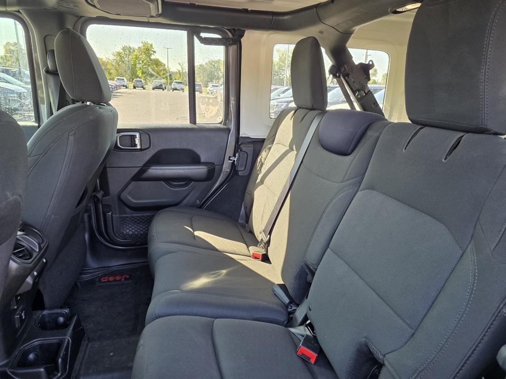 2018 Jeep Wrangler Unlimited Sahara photo 4