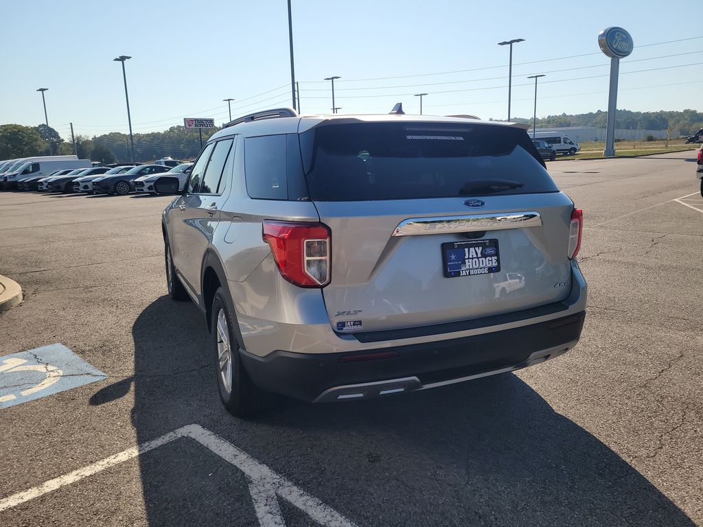 2022 Ford Explorer XLT photo 4
