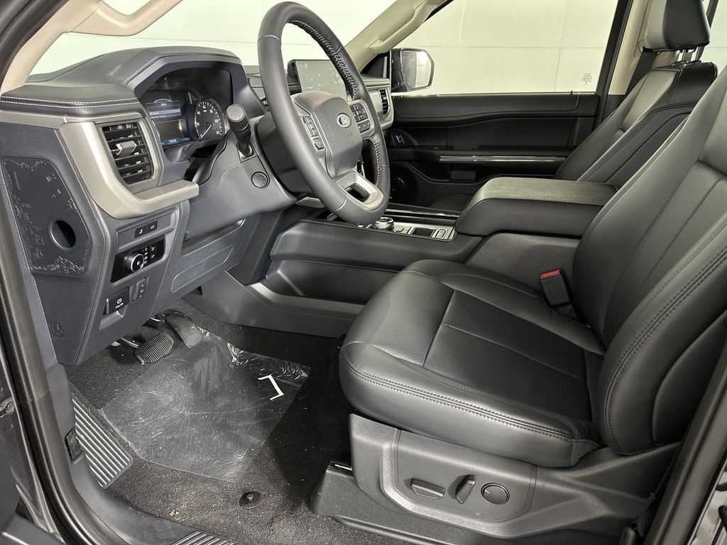 2024 Ford Expedition XLT photo 7