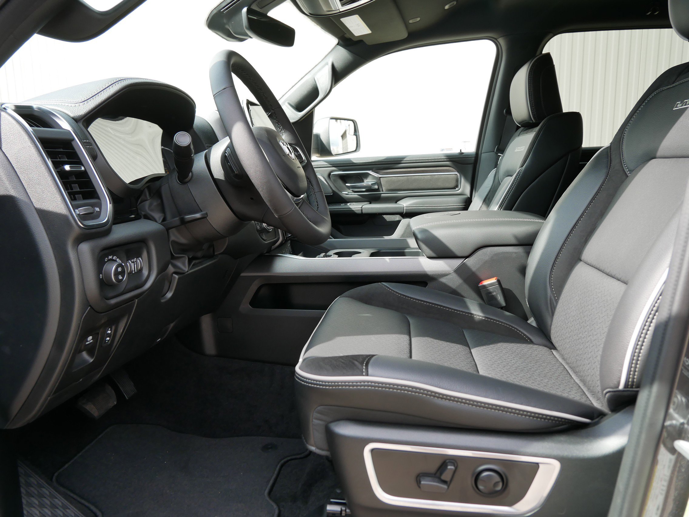 2025 Ram 1500 Laramie photo 7