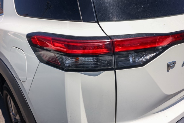 2022 Nissan Pathfinder SV photo 6