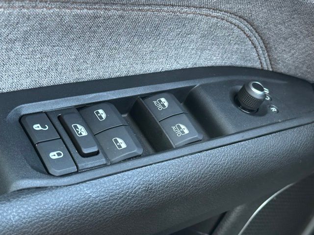 2022 Jeep Compass Latitude Lux photo 16