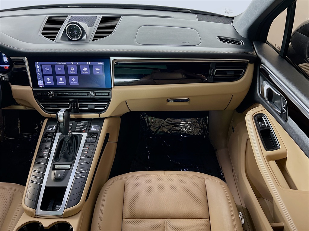 2021 Porsche Macan Base photo 24
