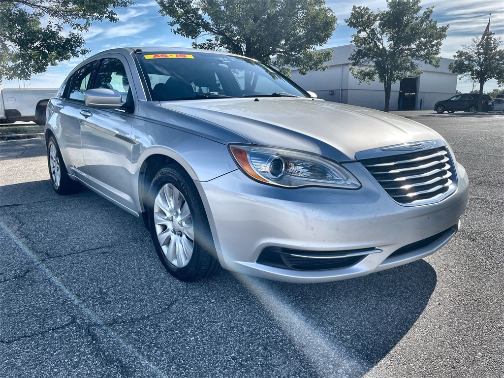 2012 Chrysler 200 LX photo 2