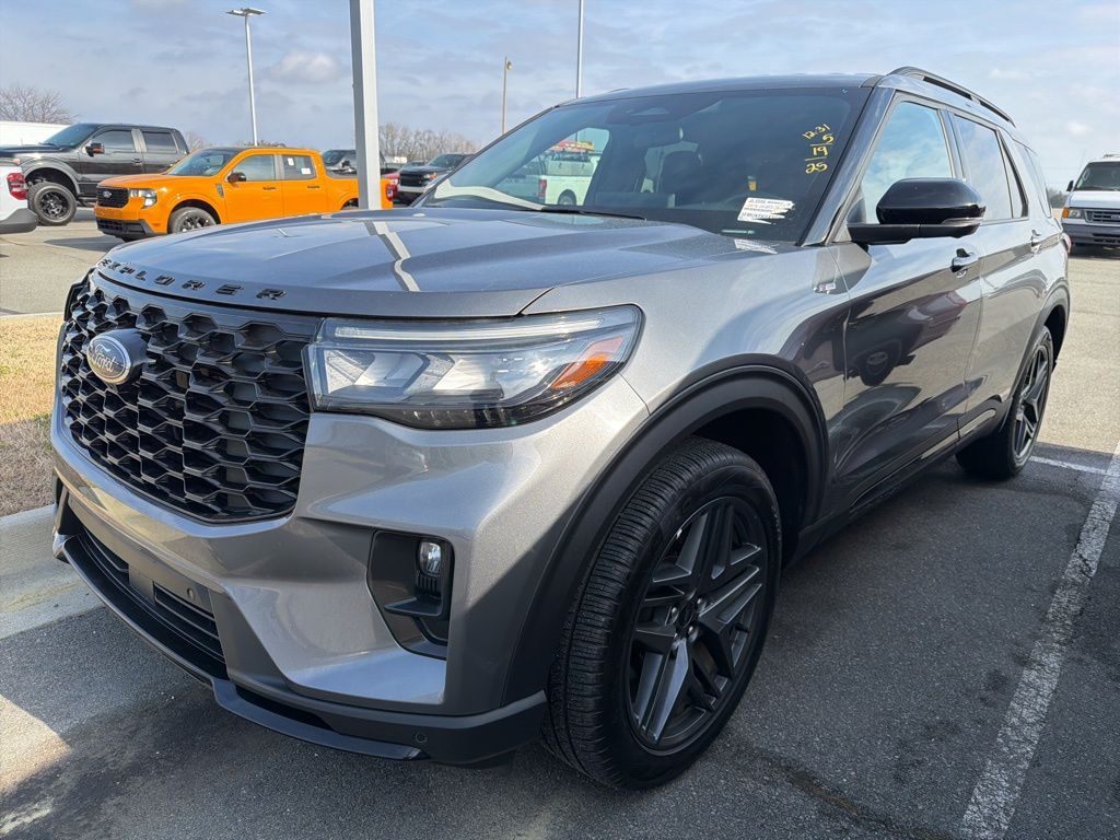 2025 Ford Explorer ST Line's photo