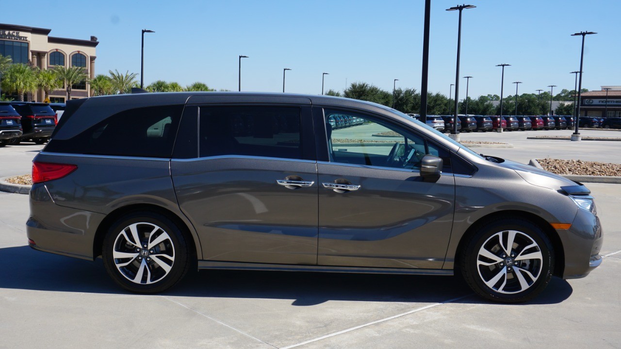 2022 Honda Odyssey Touring photo 4