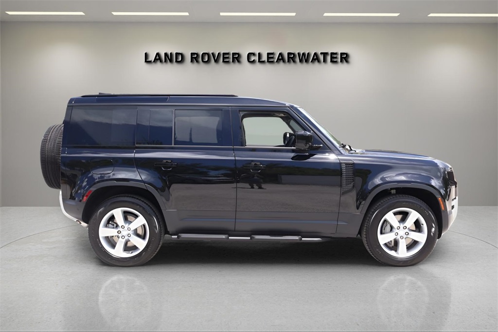 2025 Land Rover Defender 110 S photo 5