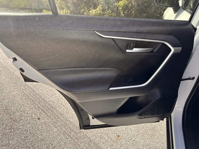 2024 Toyota RAV4 Hybrid XLE photo 10