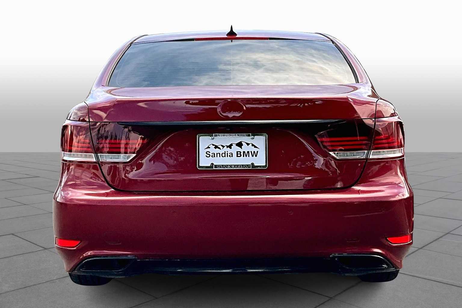 2013 Lexus LS 460 photo 4