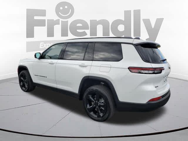 2025 Jeep Grand Cherokee Altitude photo 2