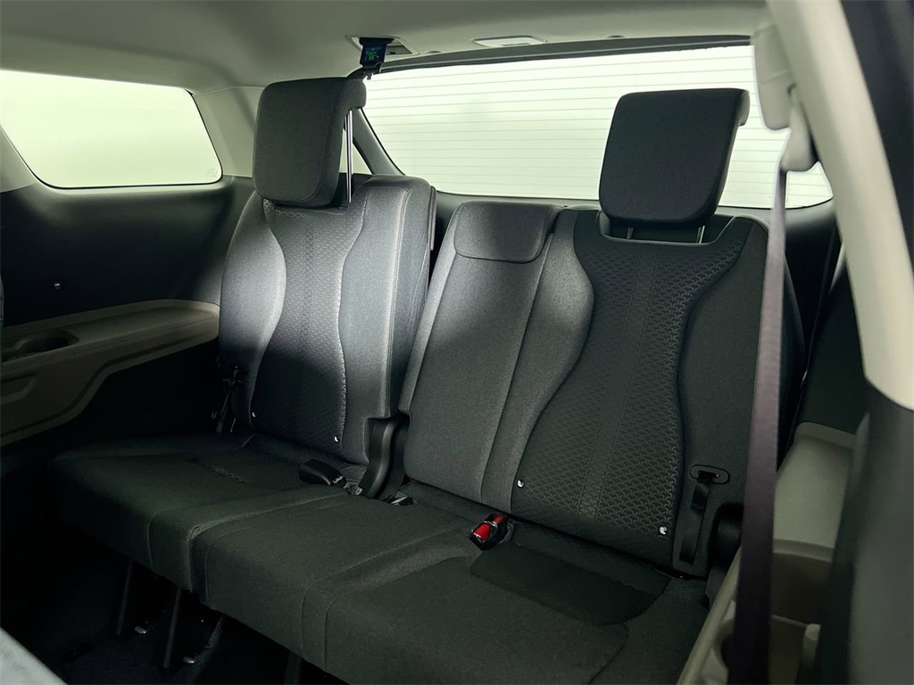 2026 Kia Carnival LX photo 28
