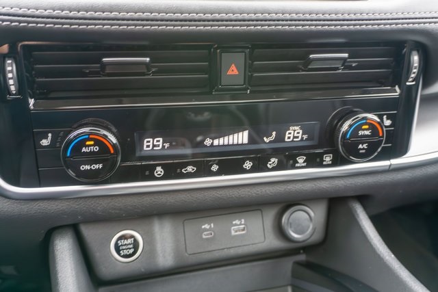 2022 Nissan Rogue SV photo 25