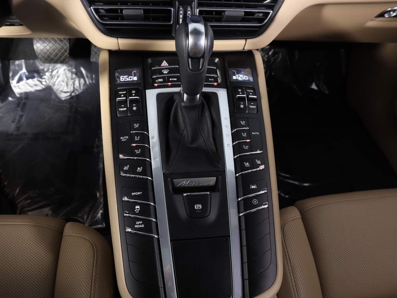 2021 Porsche Macan Base photo 15